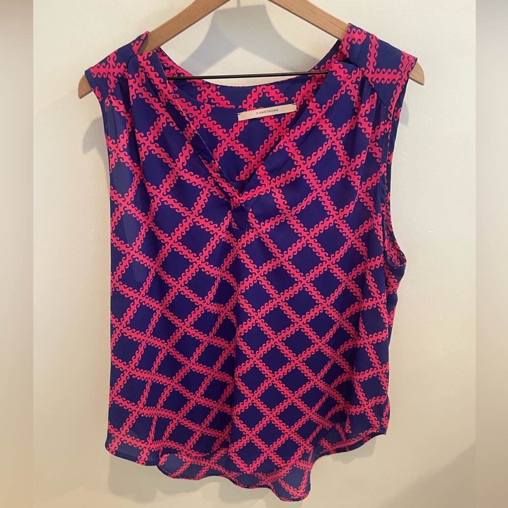 41 Hawthorn Sleeveless Trellis Print V-Neck Blouse